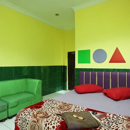 Hotel Ellysta Тангеранг Екстериор снимка